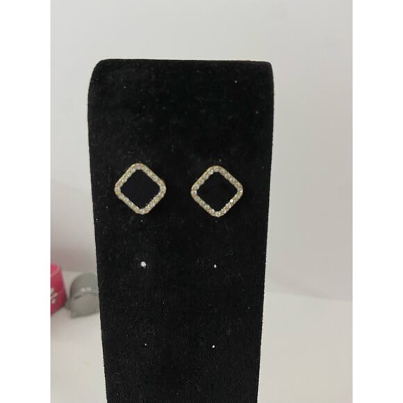 diamond stud earrings - Picture 1 of 3
